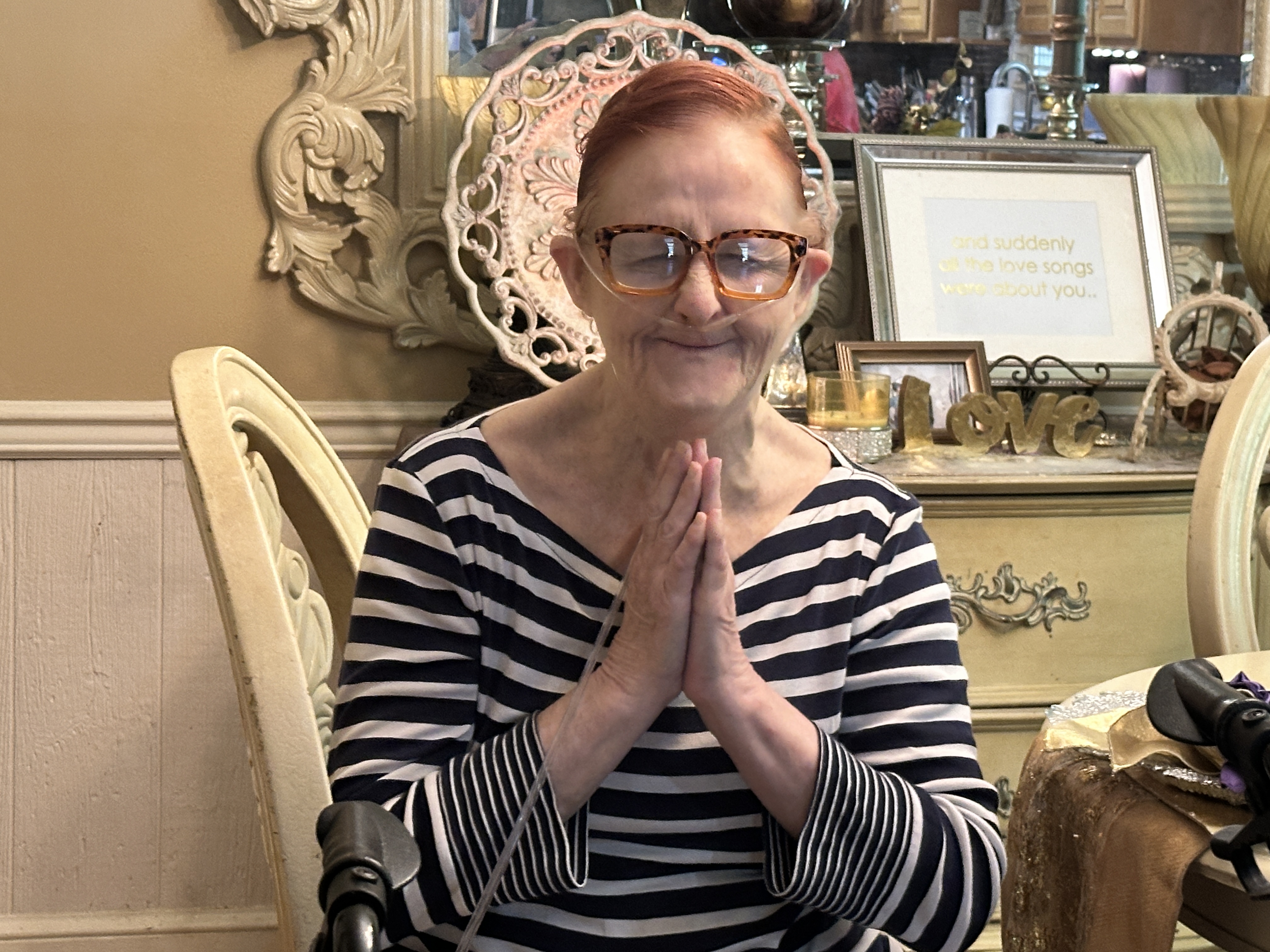 Linda prays